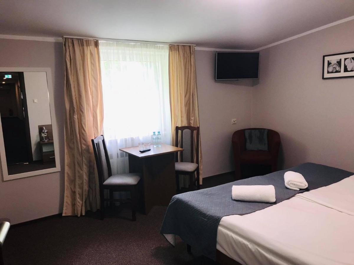 Astral Aparthotel Raszyn Kültér fotó