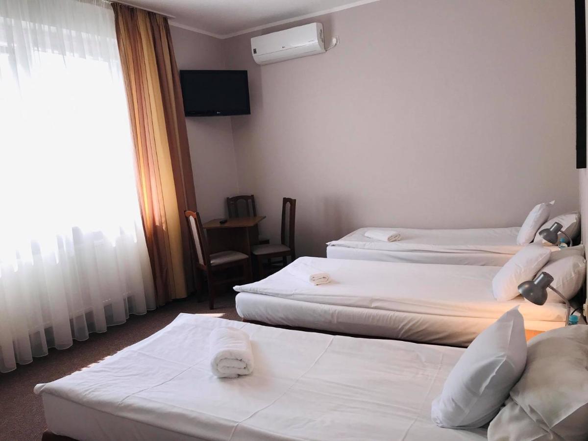 Astral Aparthotel Raszyn Kültér fotó