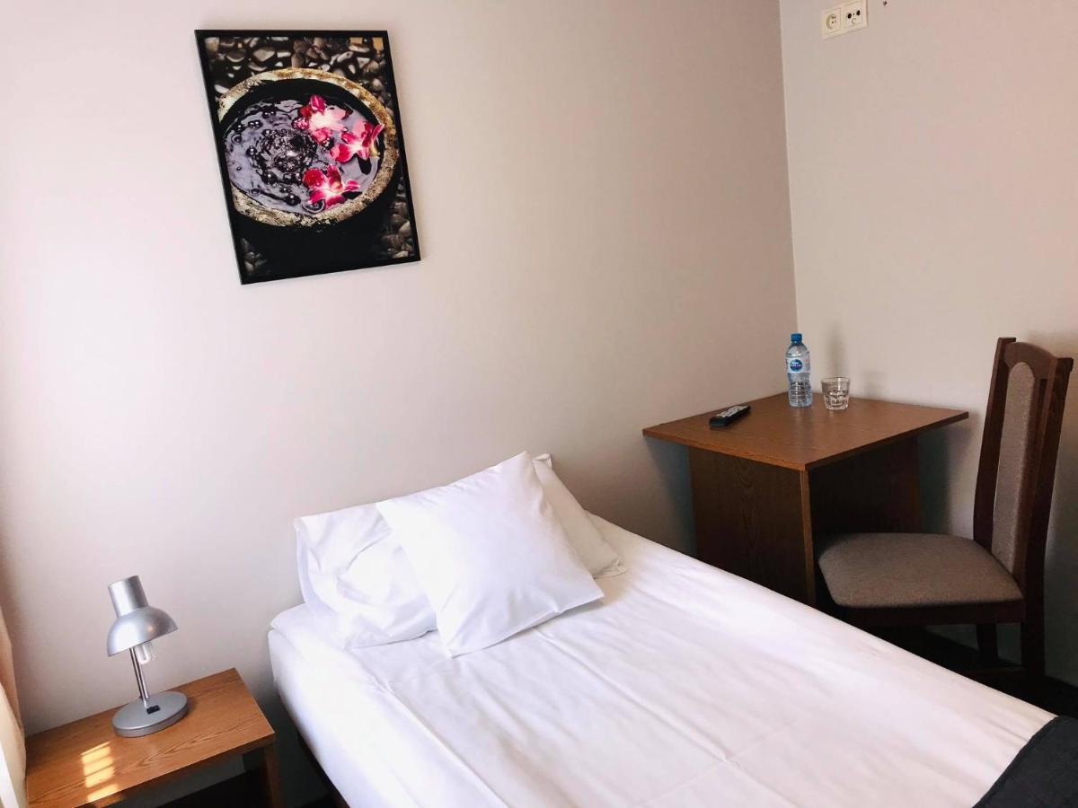 Astral Aparthotel Raszyn Kültér fotó