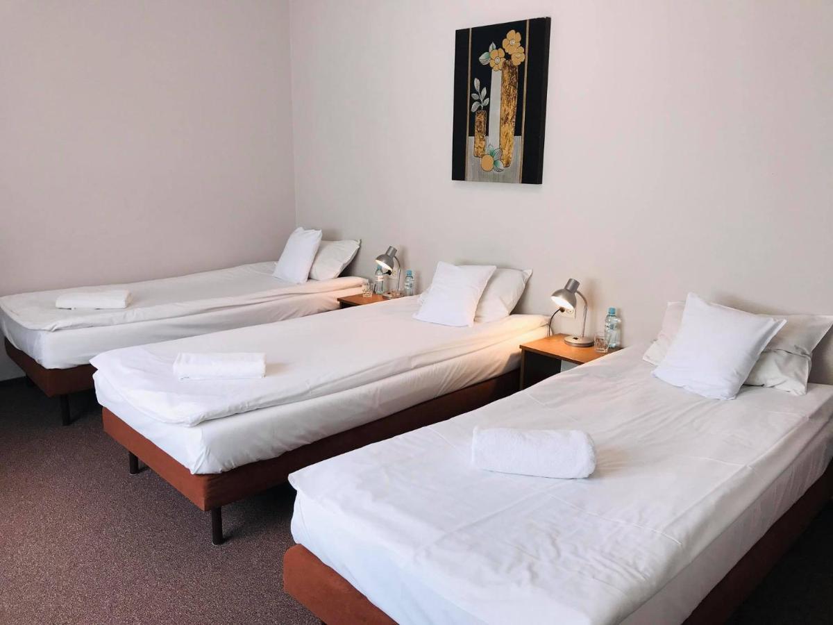 Astral Aparthotel Raszyn Kültér fotó