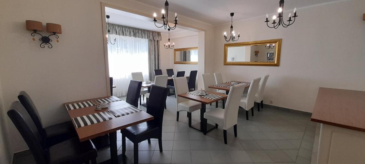 Astral Aparthotel Raszyn Kültér fotó