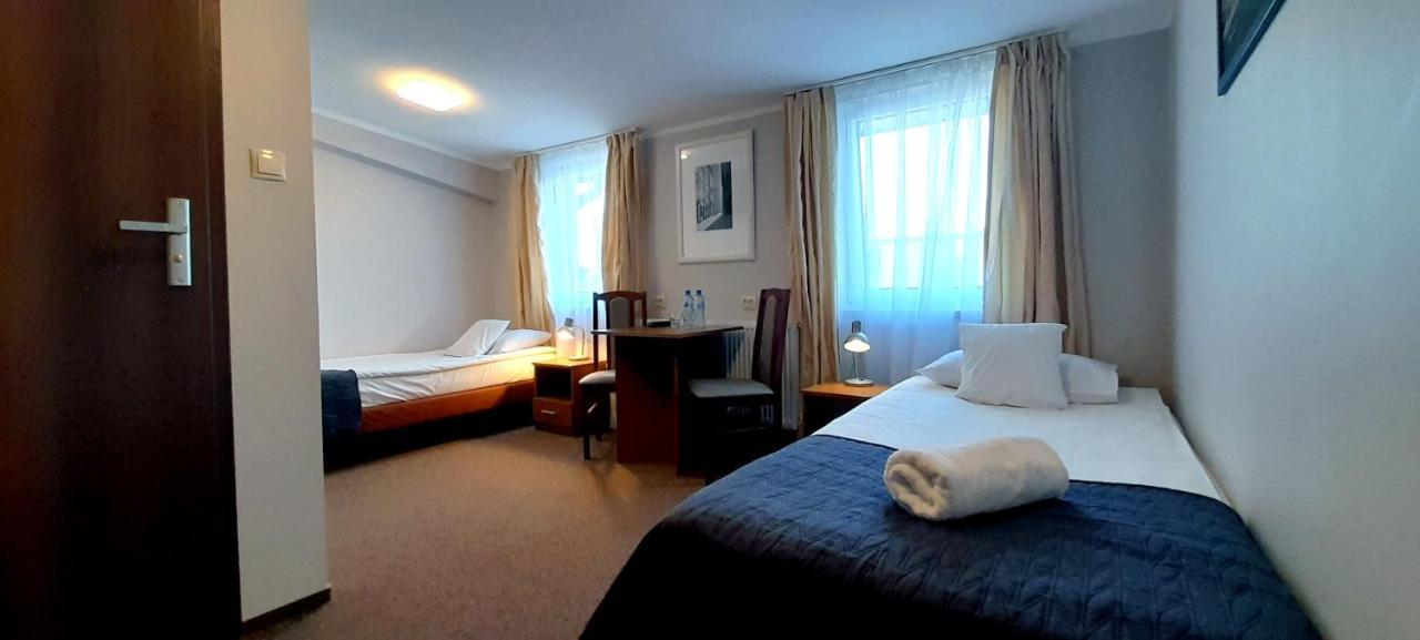 Astral Aparthotel Raszyn Kültér fotó