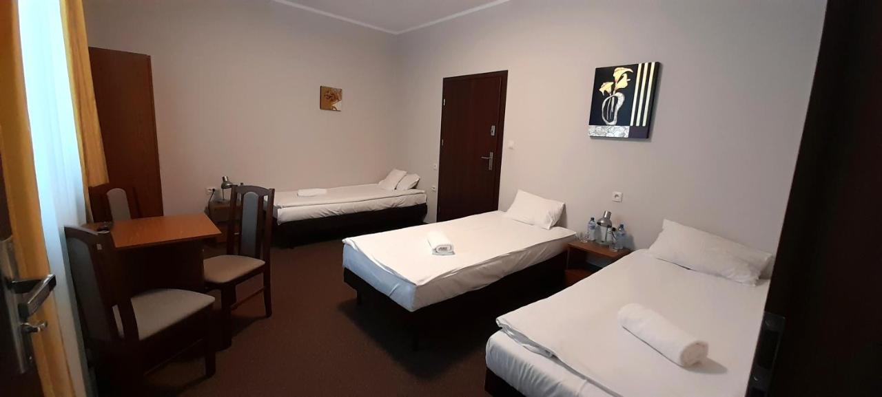 Astral Aparthotel Raszyn Kültér fotó