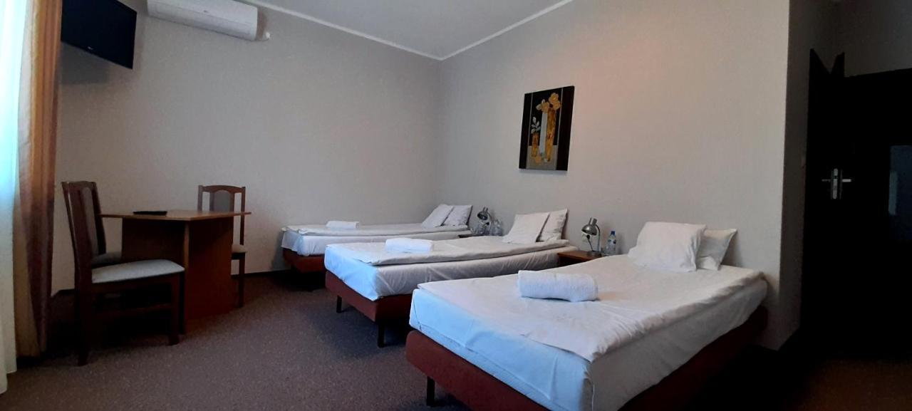 Astral Aparthotel Raszyn Kültér fotó