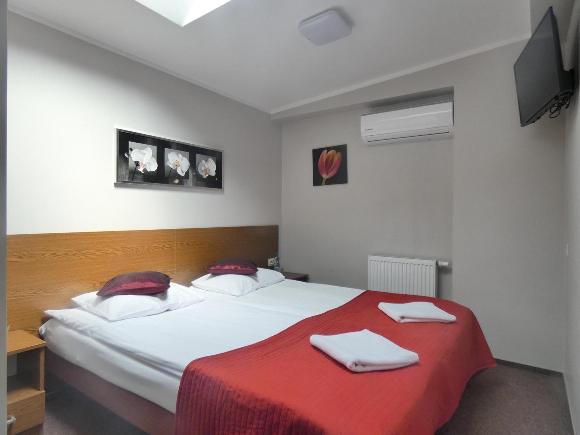 Astral Aparthotel Raszyn Kültér fotó