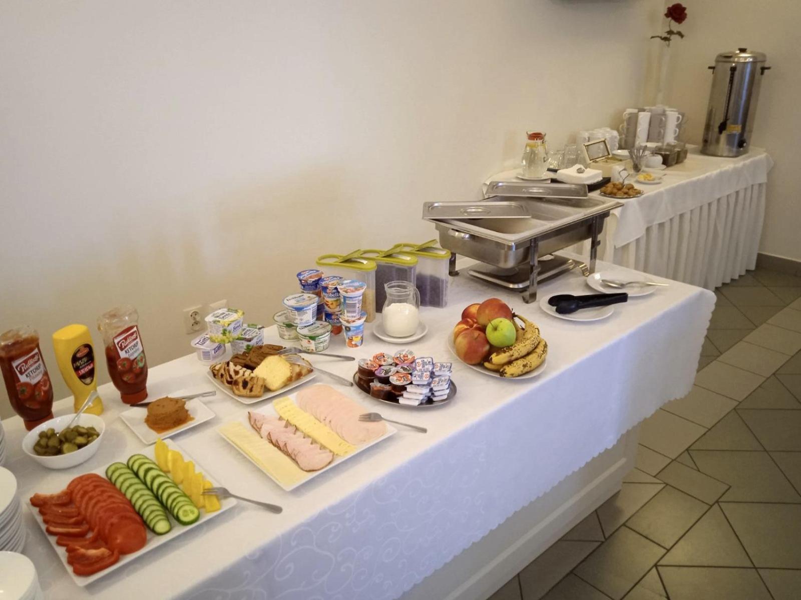 Astral Aparthotel Raszyn Kültér fotó